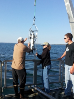 Professor Bracken and our guide, Deb, deploy the CTD at our open ocean sampling site