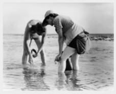 Rachel Carson with Bob Hines conducting marine biology research in Florida in 1952. (Photo: U.S. Fish and Wildlife Service)